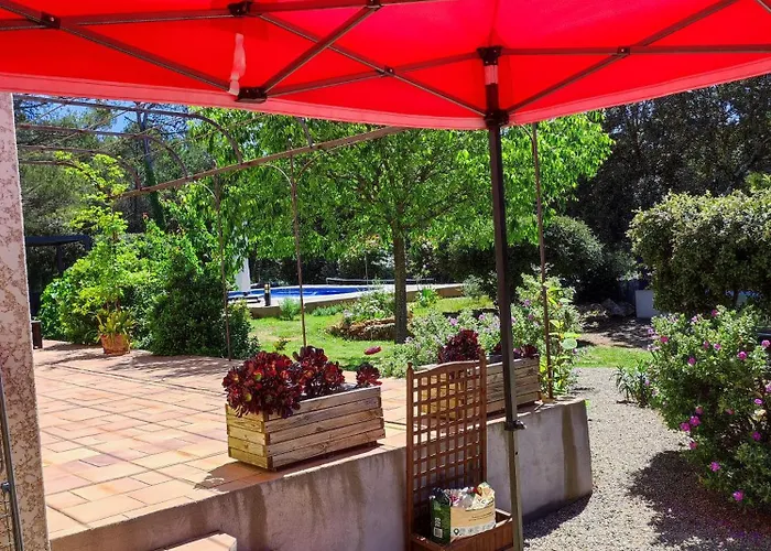 Chez Catherine et Joël chambre avec piscine et cuisine d'été